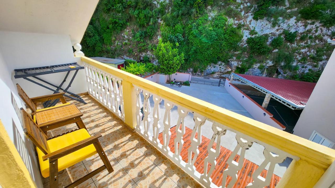 Apartments Maxi Katic ヘルツェグ・ノヴィ エクステリア 写真