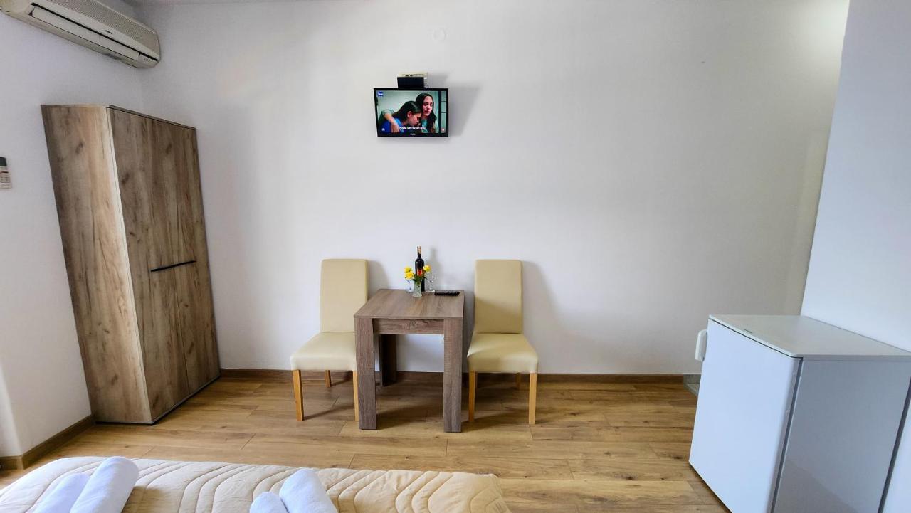 Apartments Maxi Katic ヘルツェグ・ノヴィ エクステリア 写真